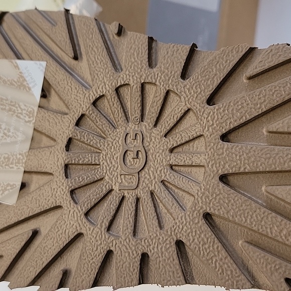 UGG Treadmill short boot - Picture 7 of 7